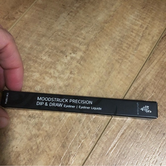 Younique dip & draw liquid eyeliner PRETTY - Picture 2 of 3